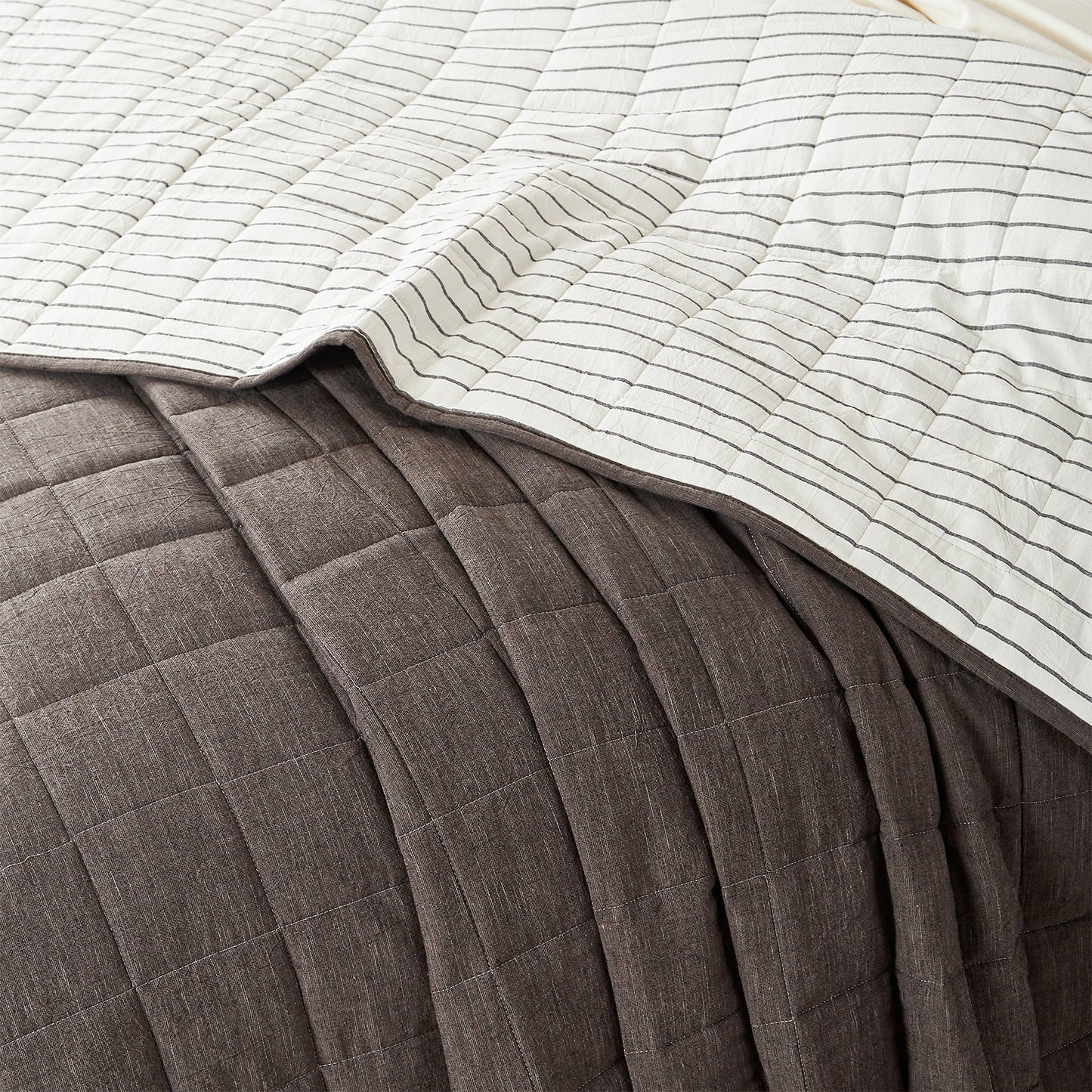 Softpage Quilt set Cotton Linen Dark Grey Classic Stripe Bed Spreads